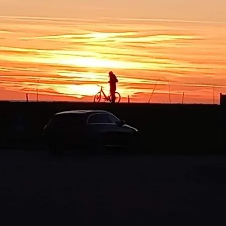 With 2 Bedrooms Prázdninový dům *